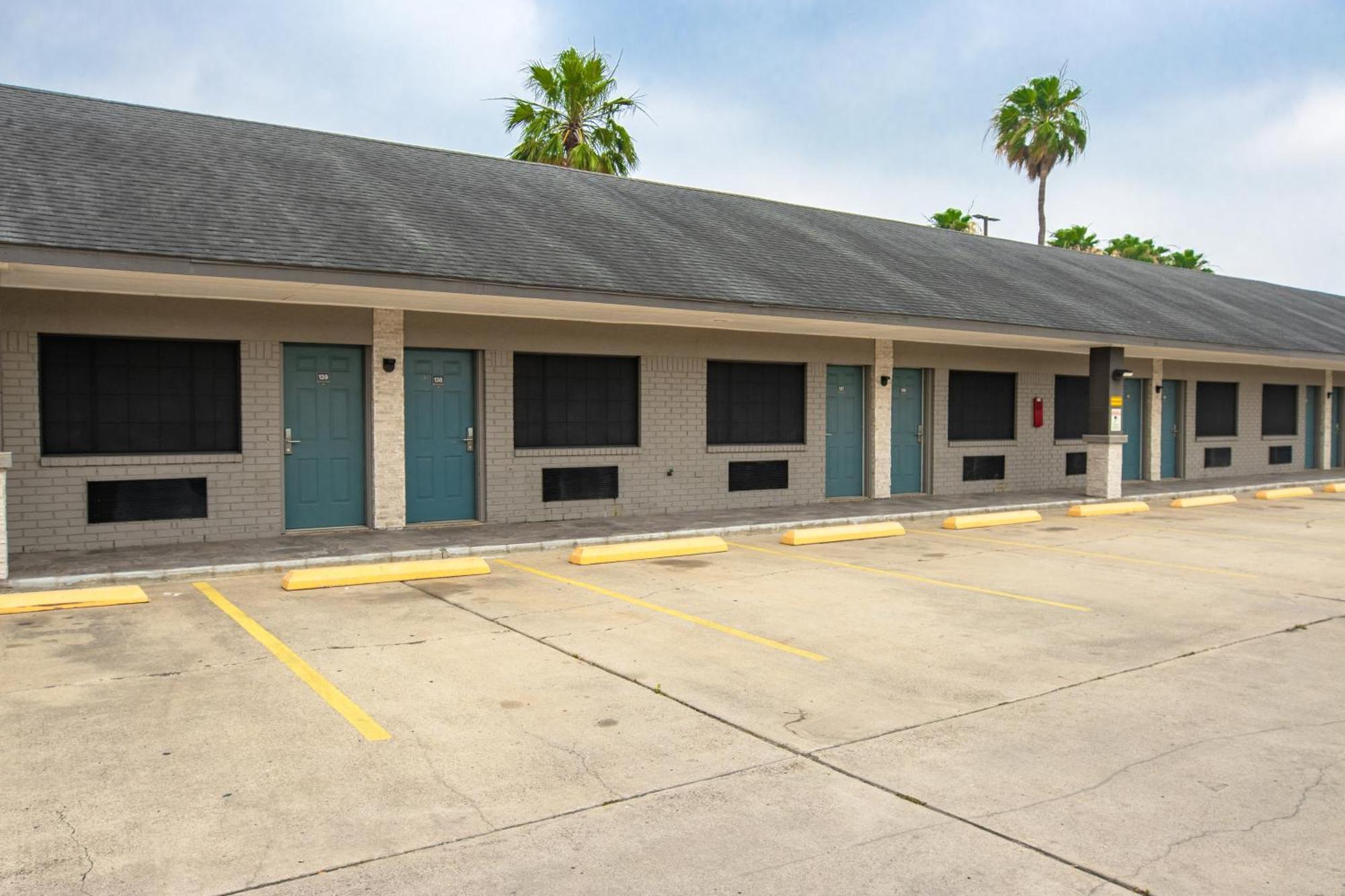 Americas Best Value Inn Harlingen Ngoại thất bức ảnh